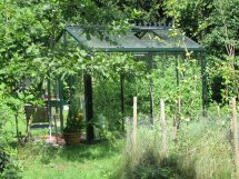 Ein Gewächshaus entsteht bei Hans Schindlbeck Blick von Sueden fuegt sich phantastisch ein Blick von Sueden fuegt sich phantastisch ein