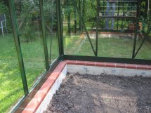 Ein Gewächshaus entsteht bei Hans Schindlbeck fertig fuer Bodenaufbau fertig fuer Bodenaufbau